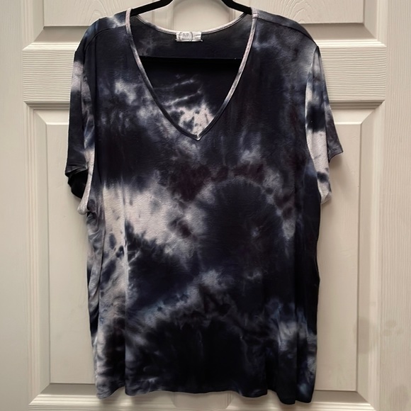 EUC Maurices 24/7 Collection Black & White Tie Dye Fitted Vneck Tshirt, Size 3x - Picture 2 of 9